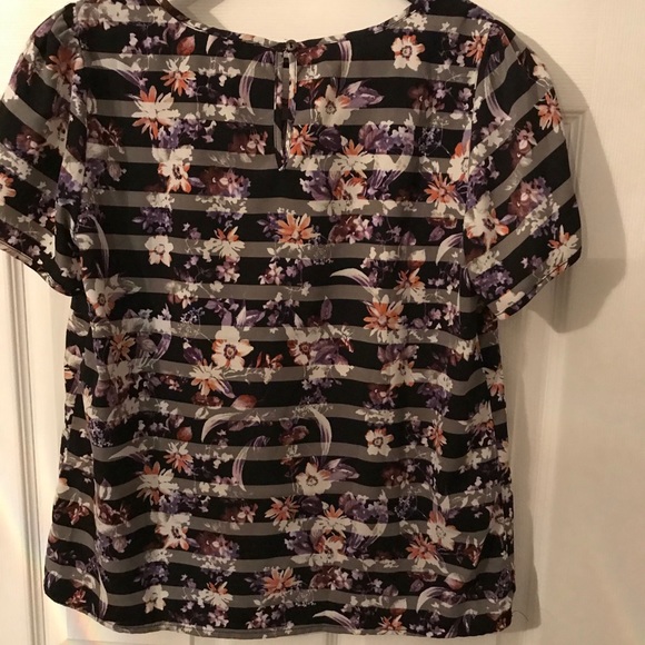 Floral blouse-Size S - Picture 3 of 5